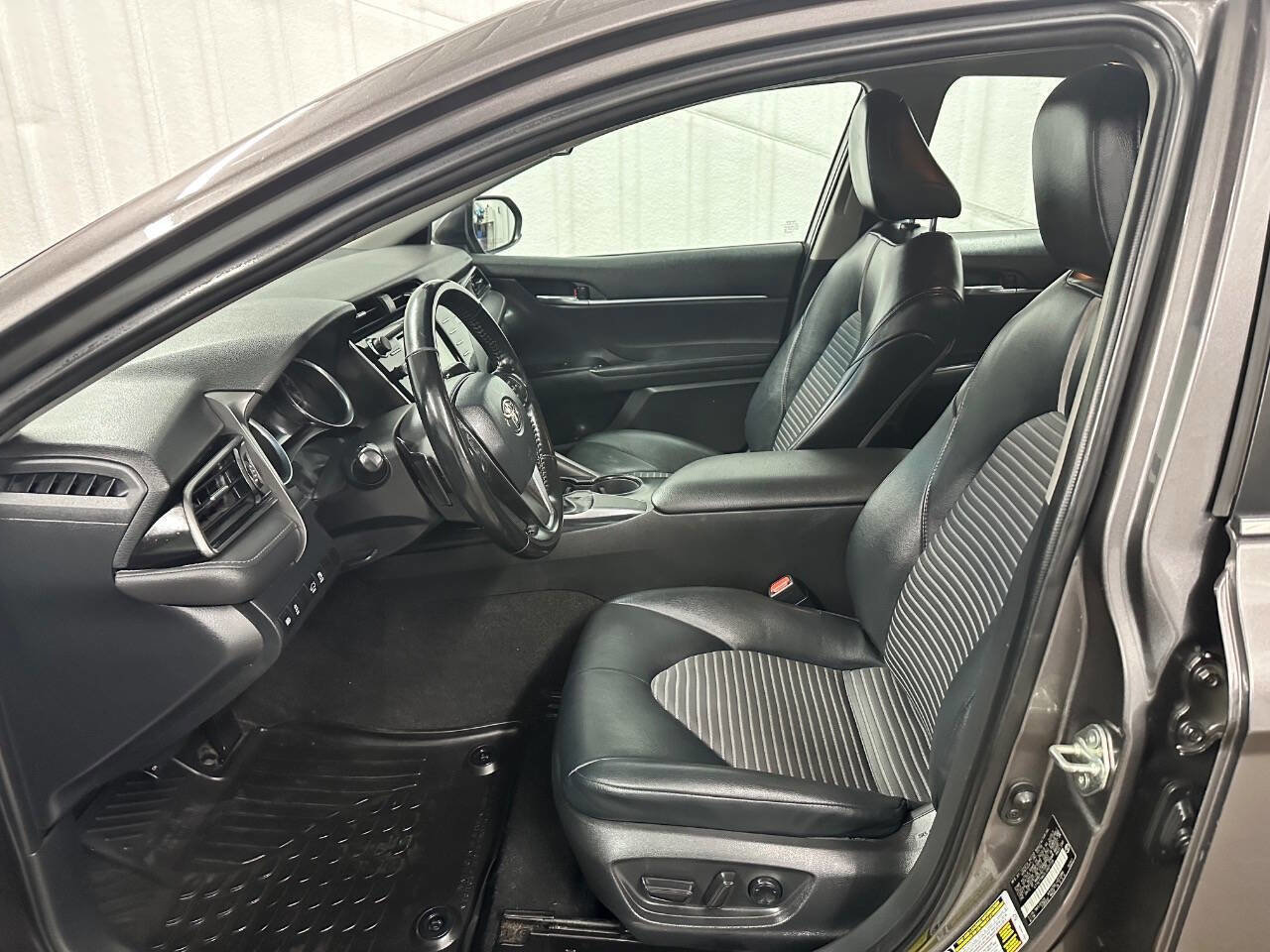 Used 2020 Toyota Camry SE image 14