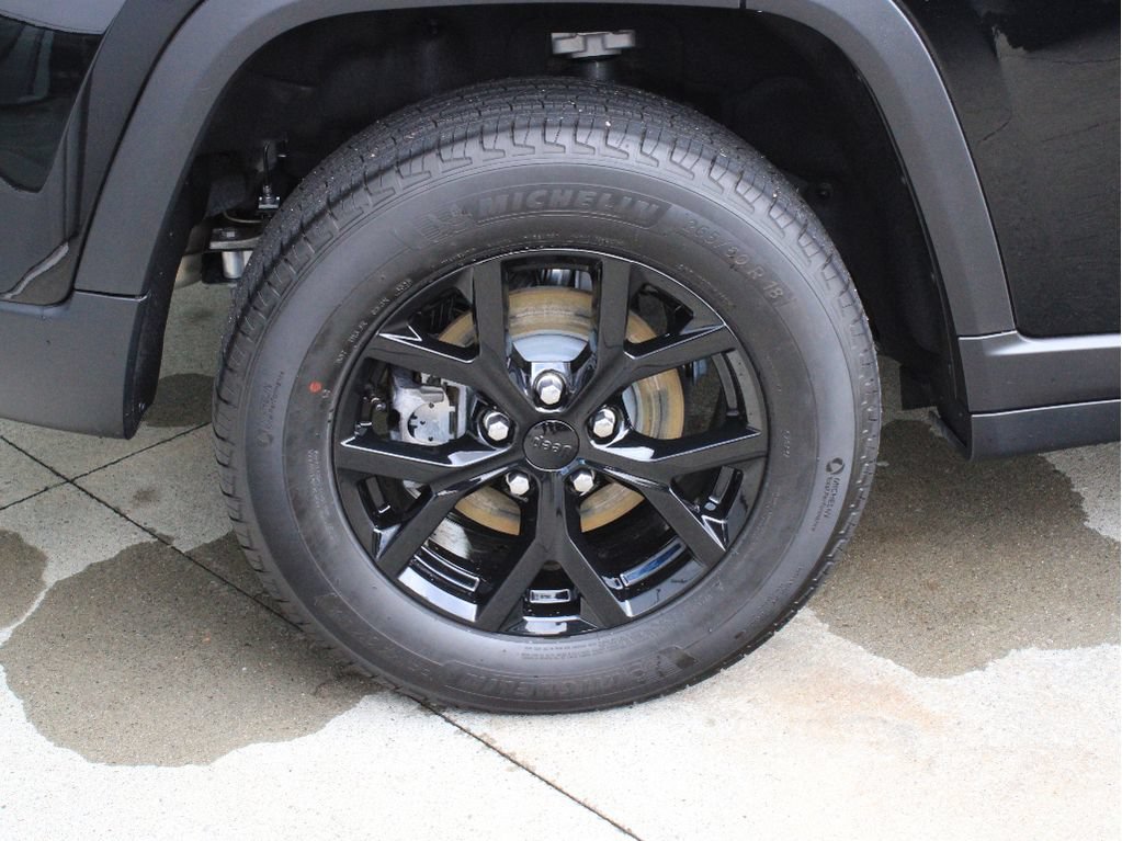 Used 2026 Jeep Grand Cherokee Altitude AWD/4WD image 36