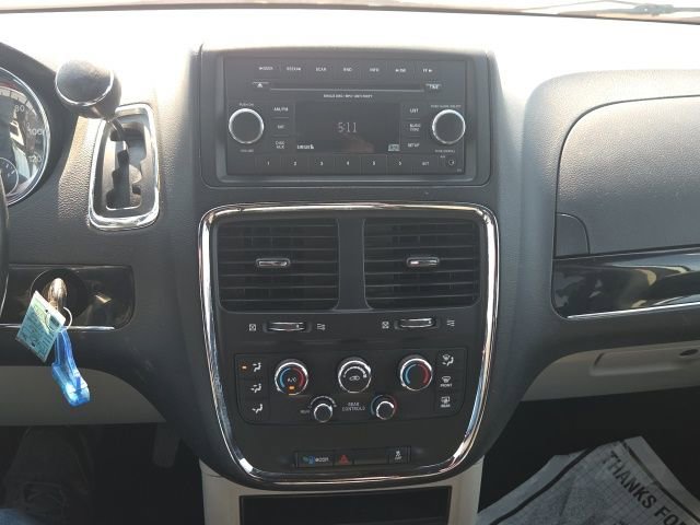 Used 2016 Dodge Grand Caravan SE FWD image 27