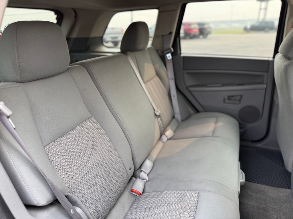 Used 2007 Jeep Grand Cherokee Laredo w/ Cargo Convenience Group AWD/4WD image 28