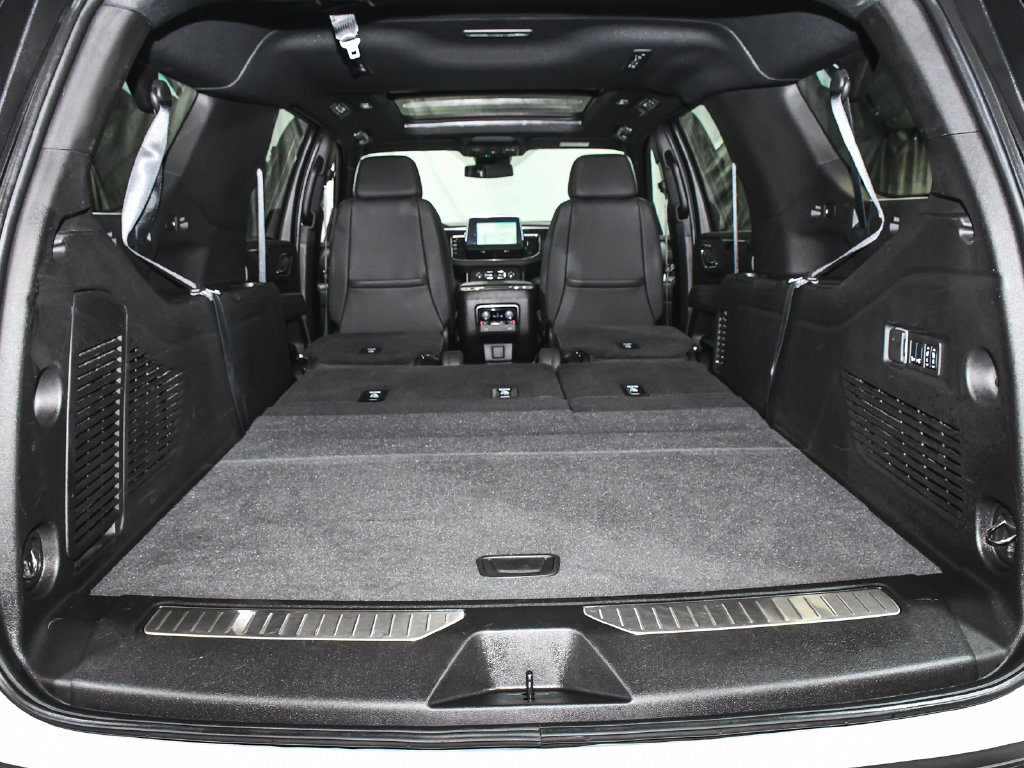 Used 2024 Chevrolet Suburban RST w/ Luxury Package AWD/4WD image 69