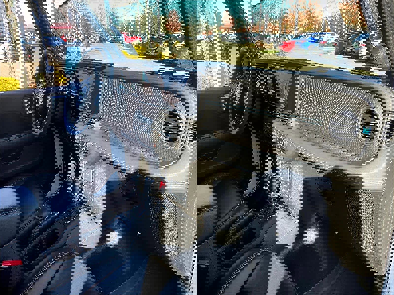 Used 2024 Jeep Wrangler Unlimited Rubicon 4xe image 14