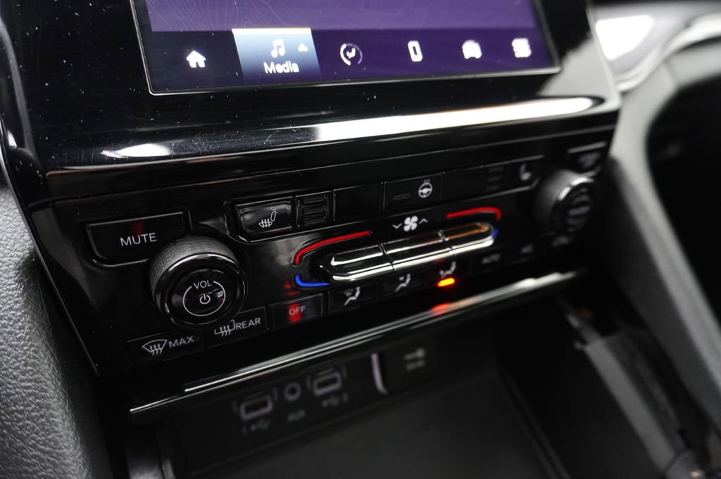 Used 2023 Jeep Grand Cherokee Altitude image 17