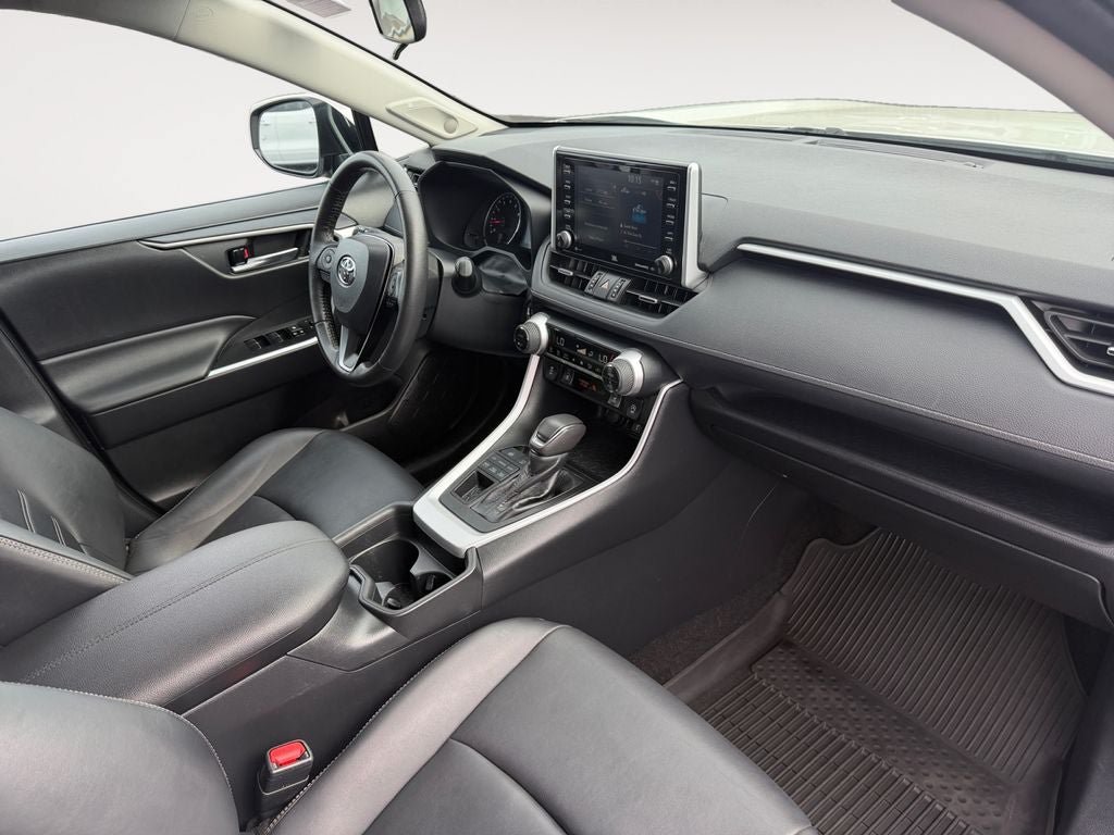 Used 2021 Toyota RAV4 XLE Premium AWD/4WD image 26