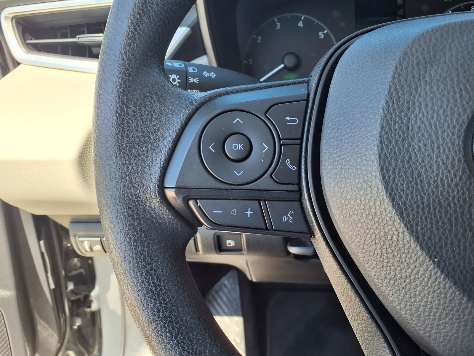 Used 2025 Toyota Corolla LE FWD image 18