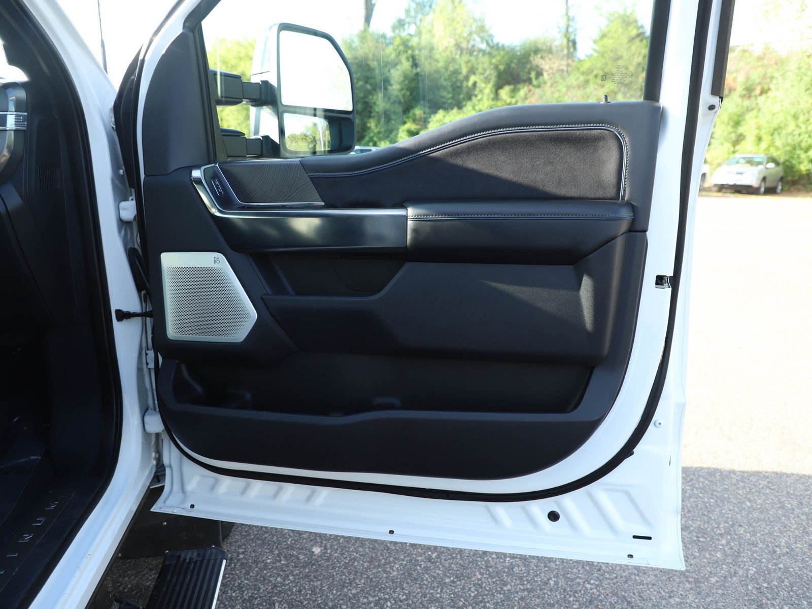 Used 2025 Ford F350 Platinum AWD/4WD image 10
