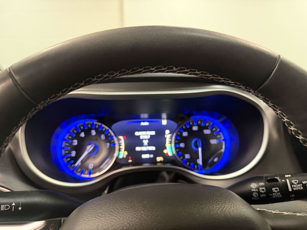 Used 2024 Chrysler Pacifica Touring-L FWD image 76