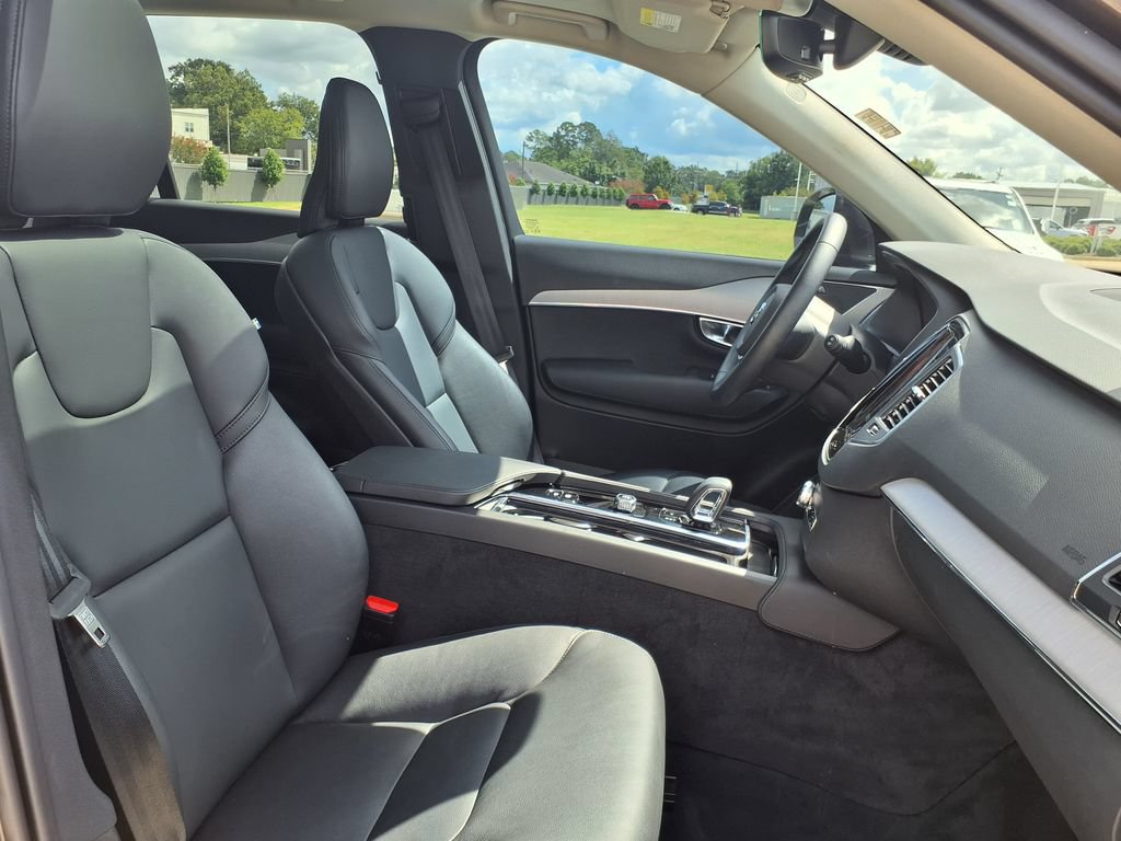 Certified 2025 Volvo XC90 B5 Core w/ Protection Package Premier AWD/4WD image 25