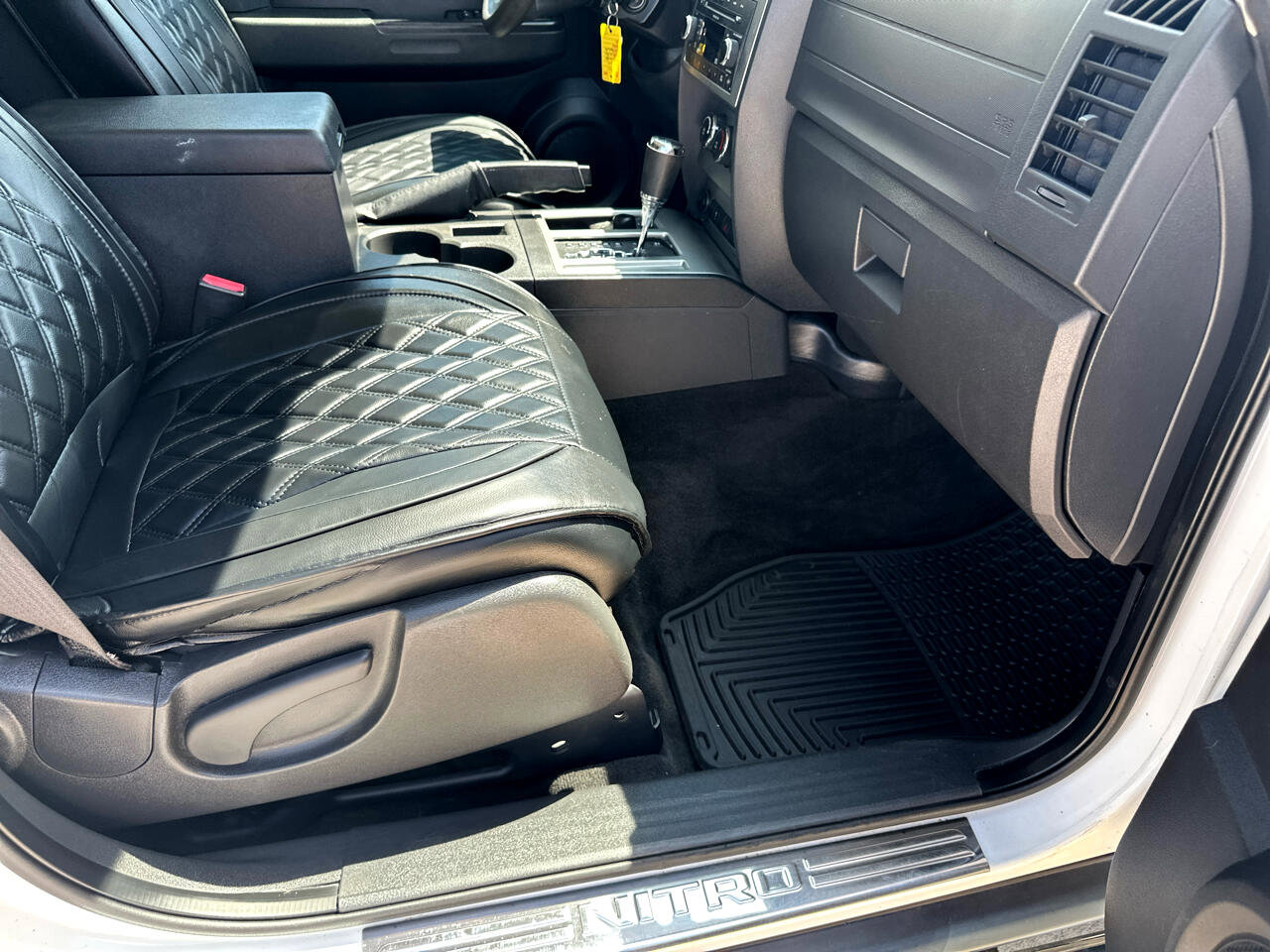 Used 2011 Dodge Nitro Heat w/ Chrome Accents Group image 25