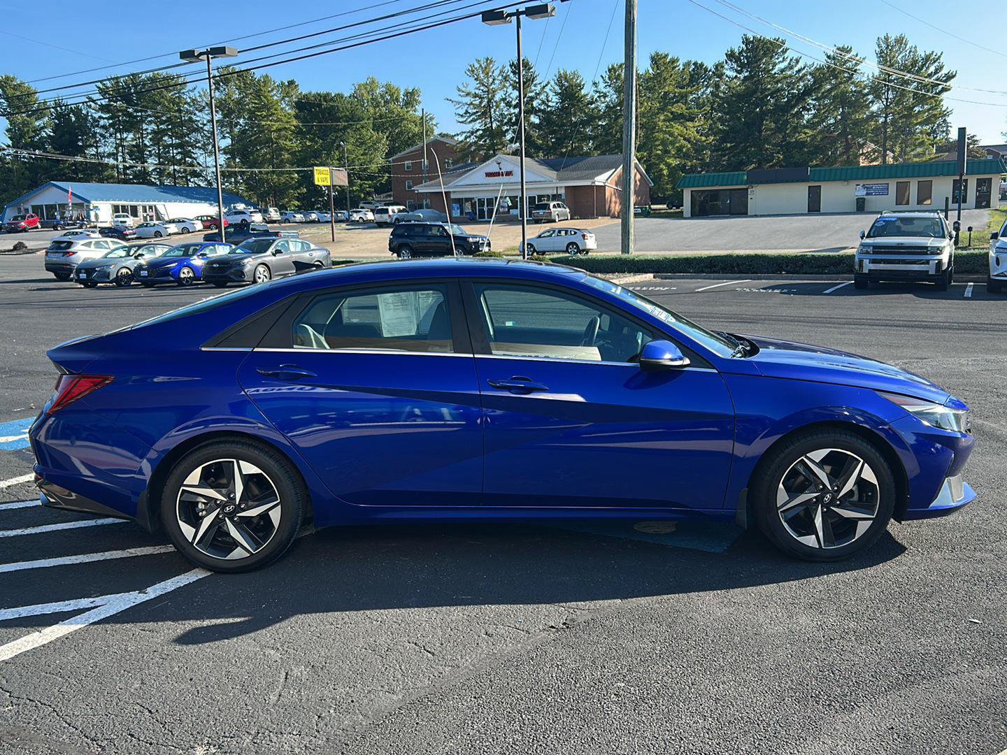 Certified 2023 Hyundai Elantra Limited FWD image 9