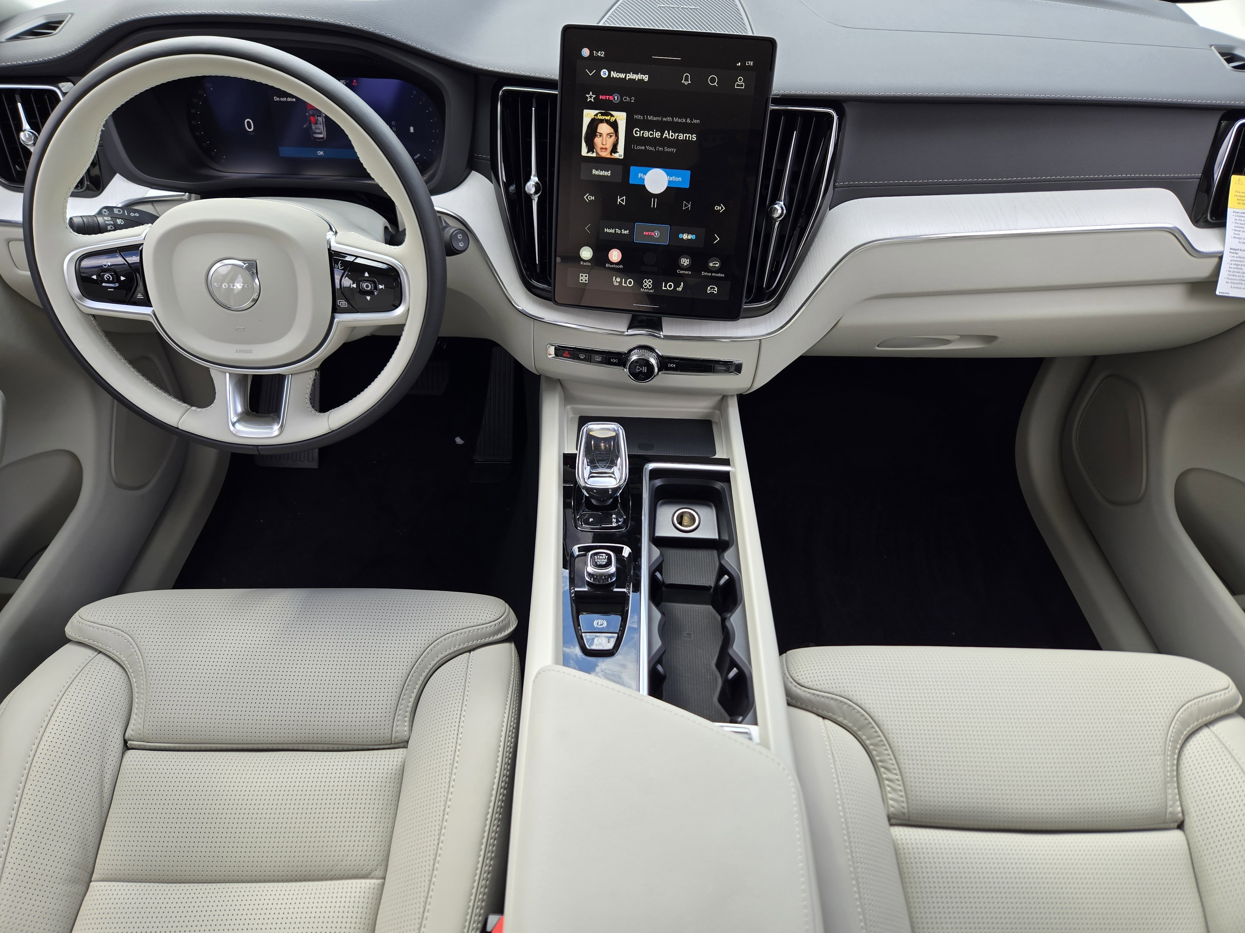 New 2026 Volvo XC60 B5 Ultra w/ Protection Package Premier image 27