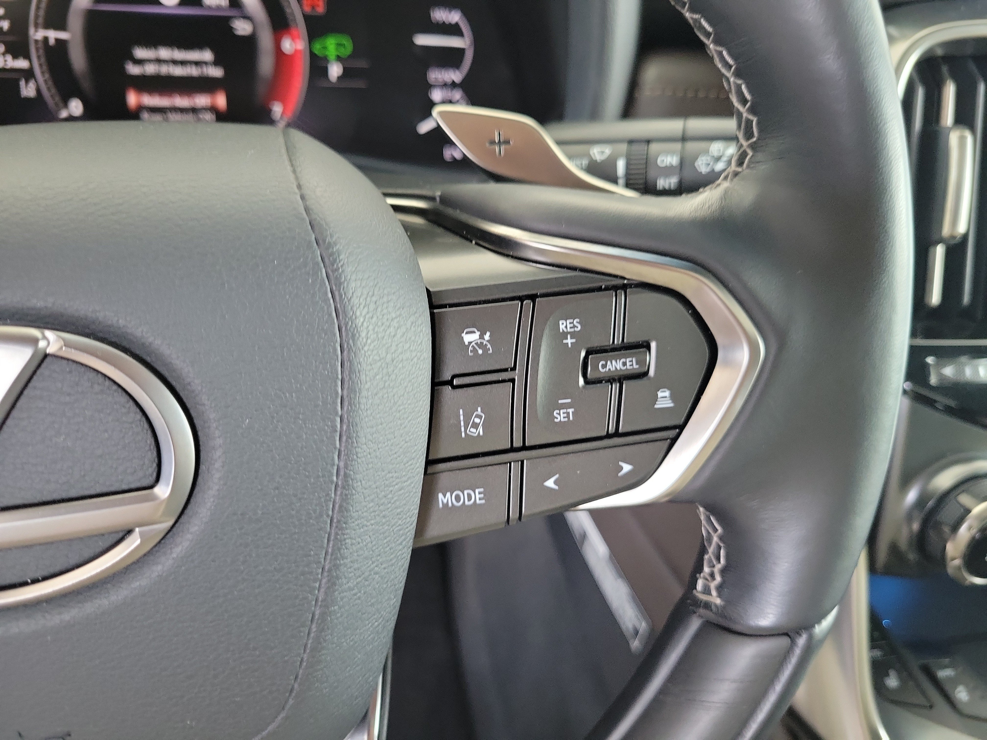 Used 2022 Lexus LX 600 4WD w/ Accessory Package (Z1) image 33