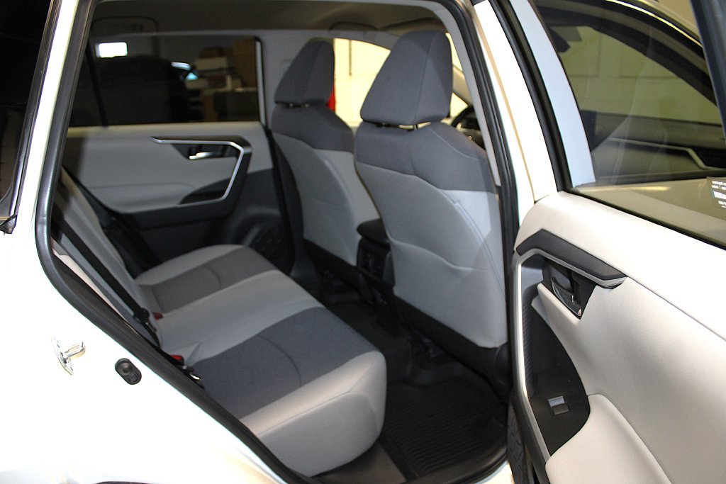 Used 2021 Toyota RAV4 XLE AWD/4WD image 30