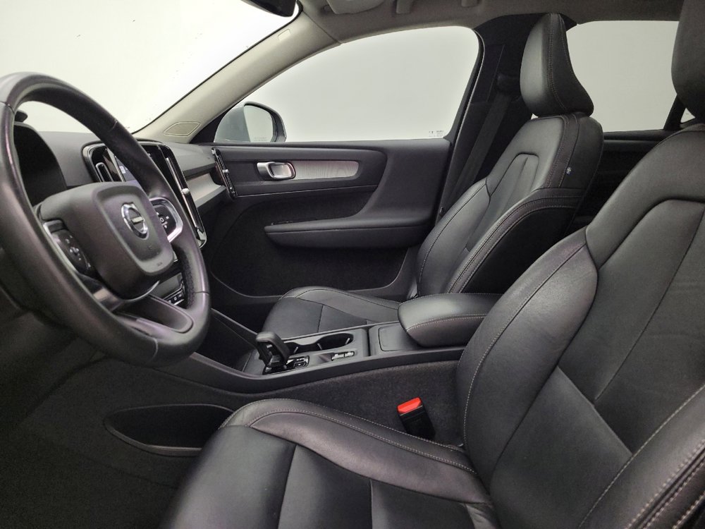 Used 2024 Volvo XC40 B5 Core image 17