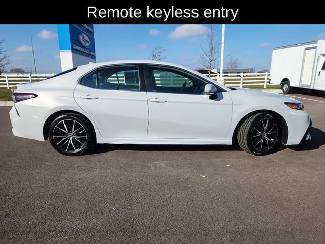 Used 2023 Toyota Camry SE image 9