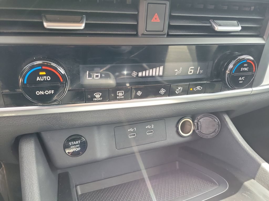 Used 2025 Nissan Rogue SV FWD image 29