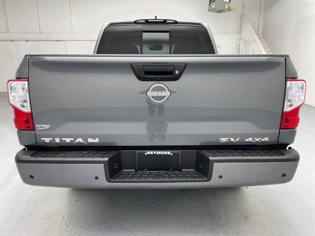 Used 2024 Nissan Titan SV image 10