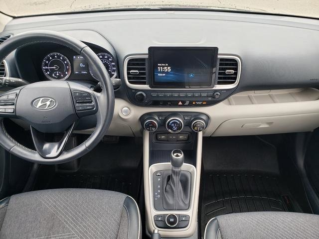 Used 2022 Hyundai Venue Limited image 15