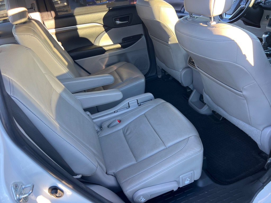 Used 2017 Toyota Highlander Limited AWD/4WD image 17