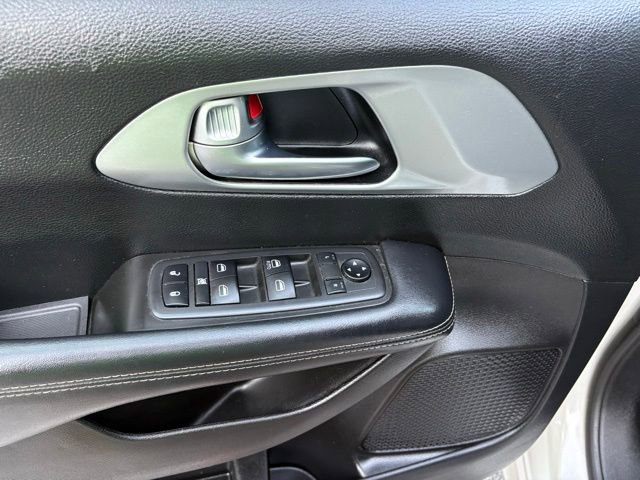 Used 2019 Chrysler Pacifica Touring Plus FWD image 10