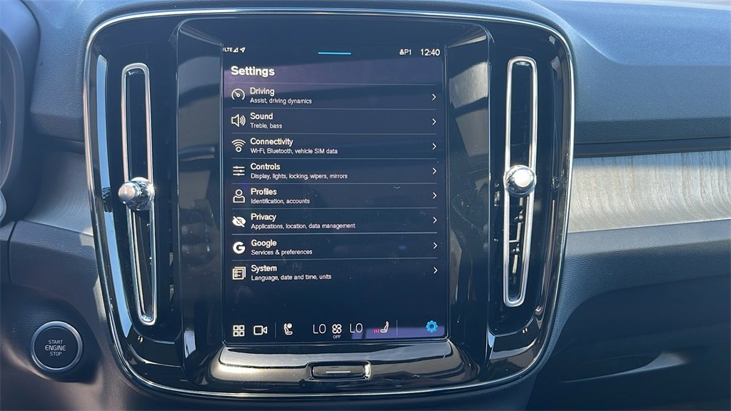 Certified 2025 Volvo XC40 B5 Plus image 23