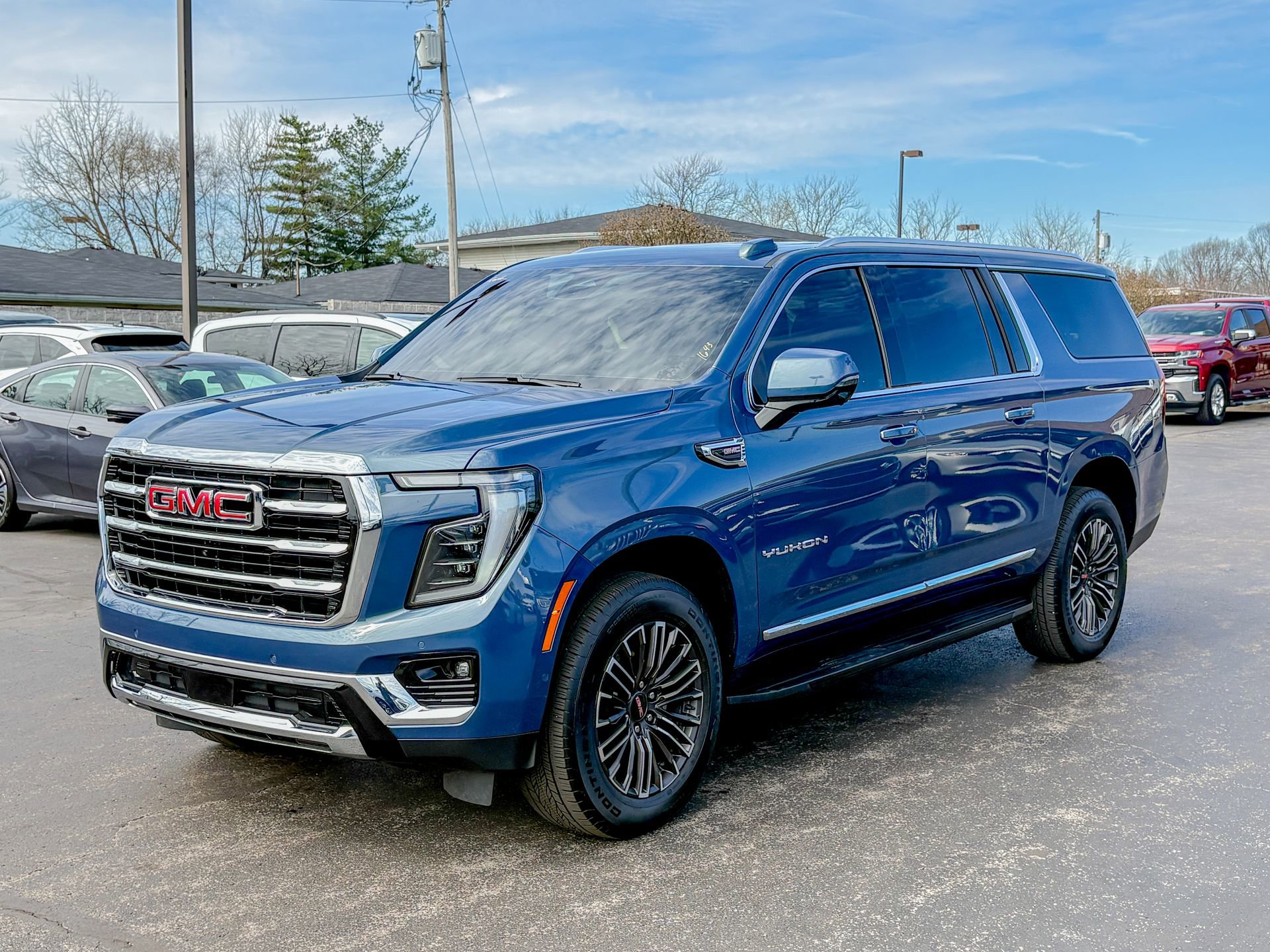 Used 2025 GMC Yukon XL Elevation image 6