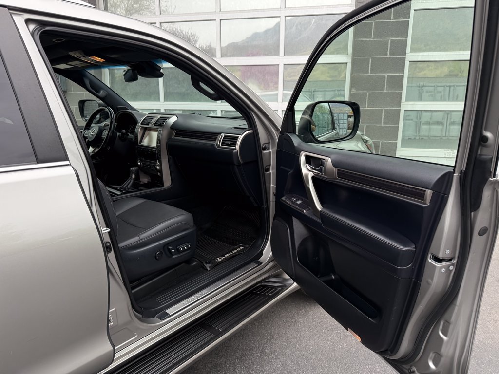 Used 2020 Lexus GX 460 Premium w/ Premium Package AWD/4WD image 19