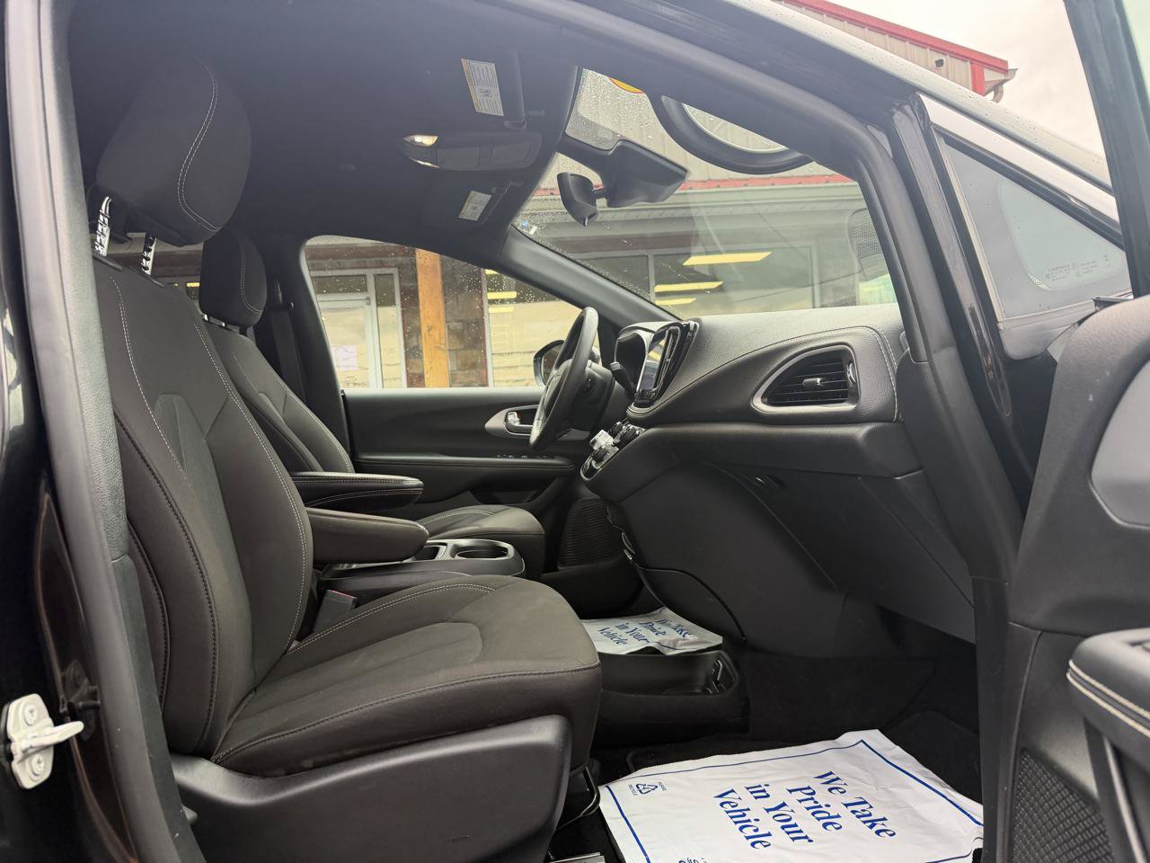 Used 2024 Chrysler Pacifica Touring FWD image 24