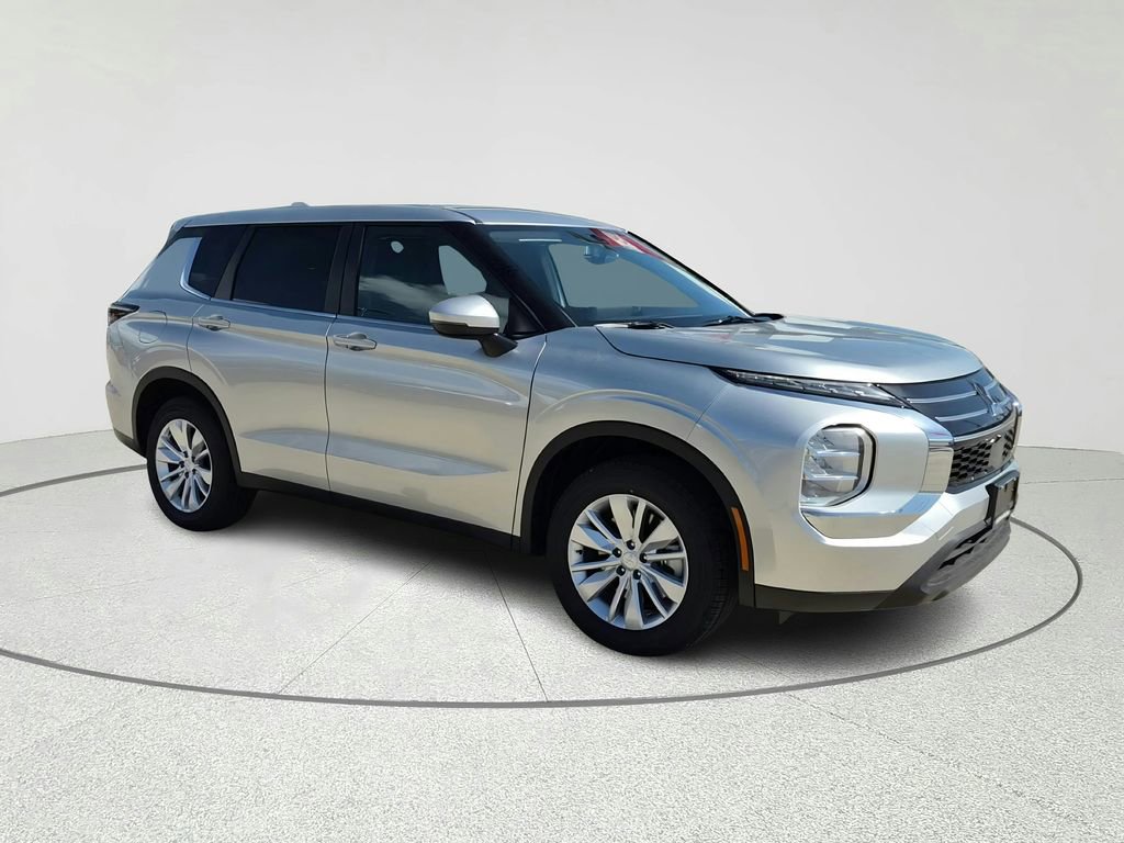 Used 2025 Mitsubishi Outlander ES image 3