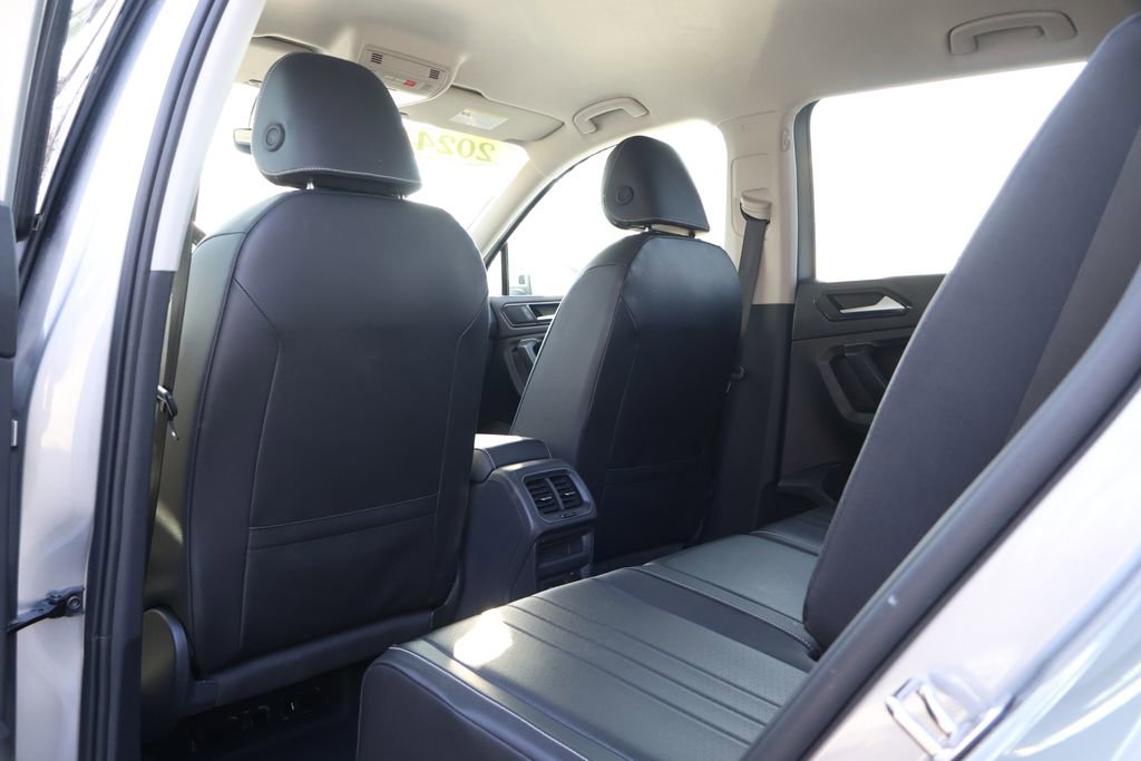 Used 2024 Volkswagen Tiguan Wolfsburg Edition image 43
