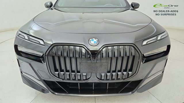 Used 2023 BMW 740i w/ Parking Assistance Package RWD image 8