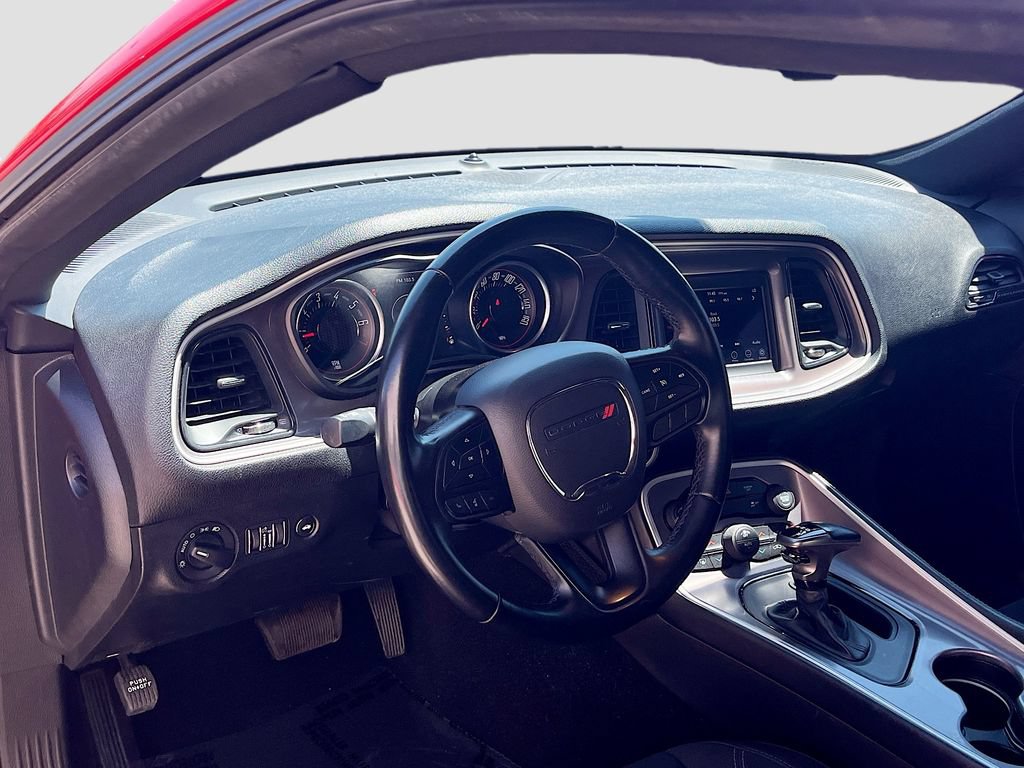 Used 2022 Dodge Challenger SXT RWD image 9