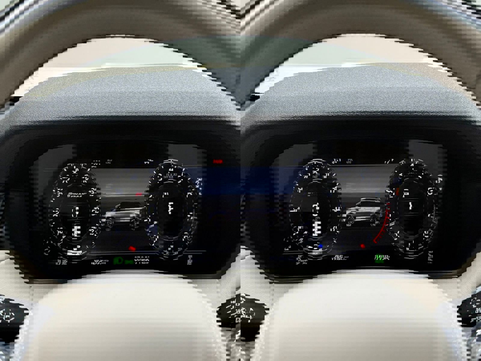 Used 2019 Land Rover Range Rover Velar R-Dynamic HSE image 15