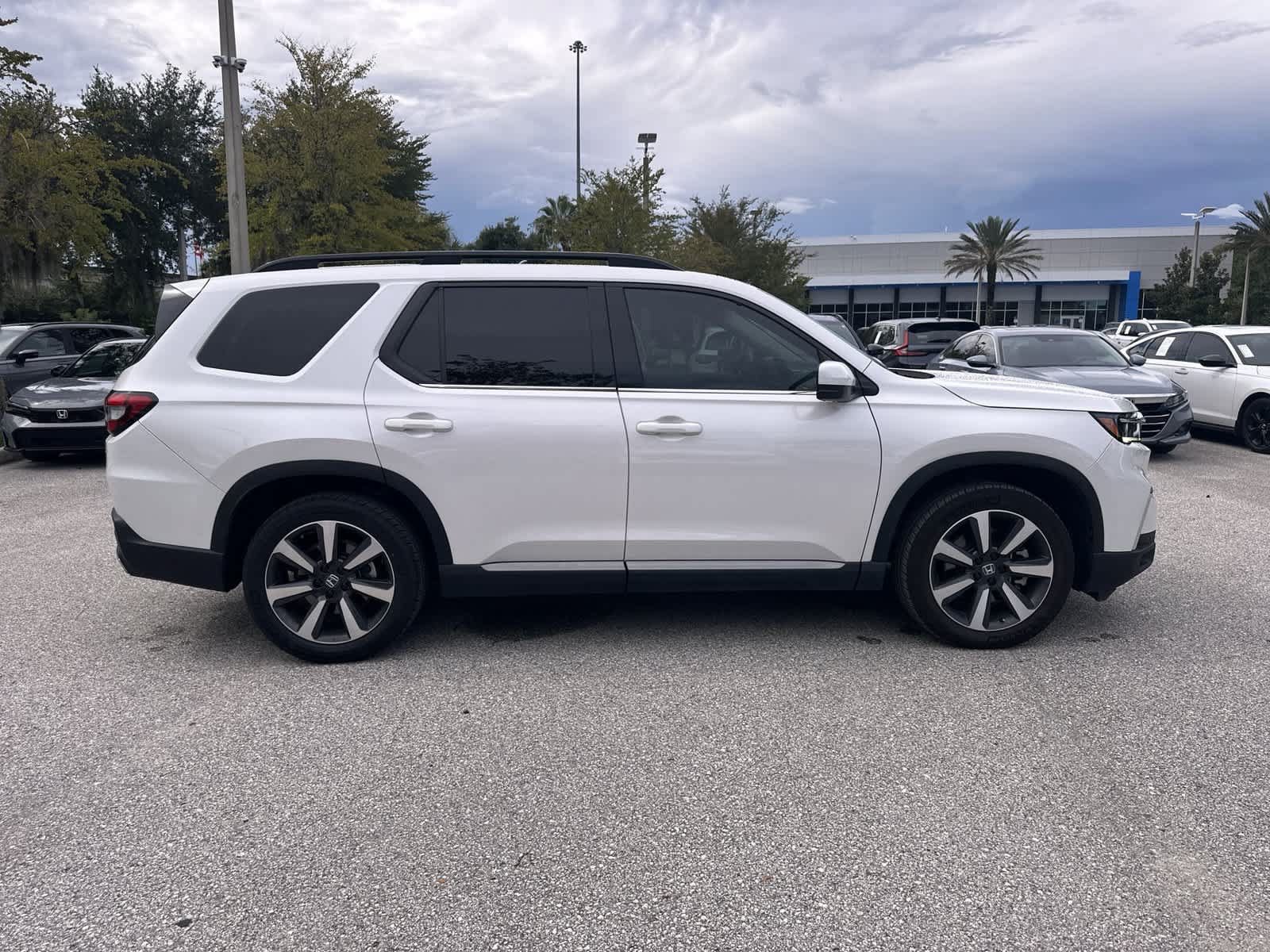 Used 2025 Honda Pilot Touring image 6
