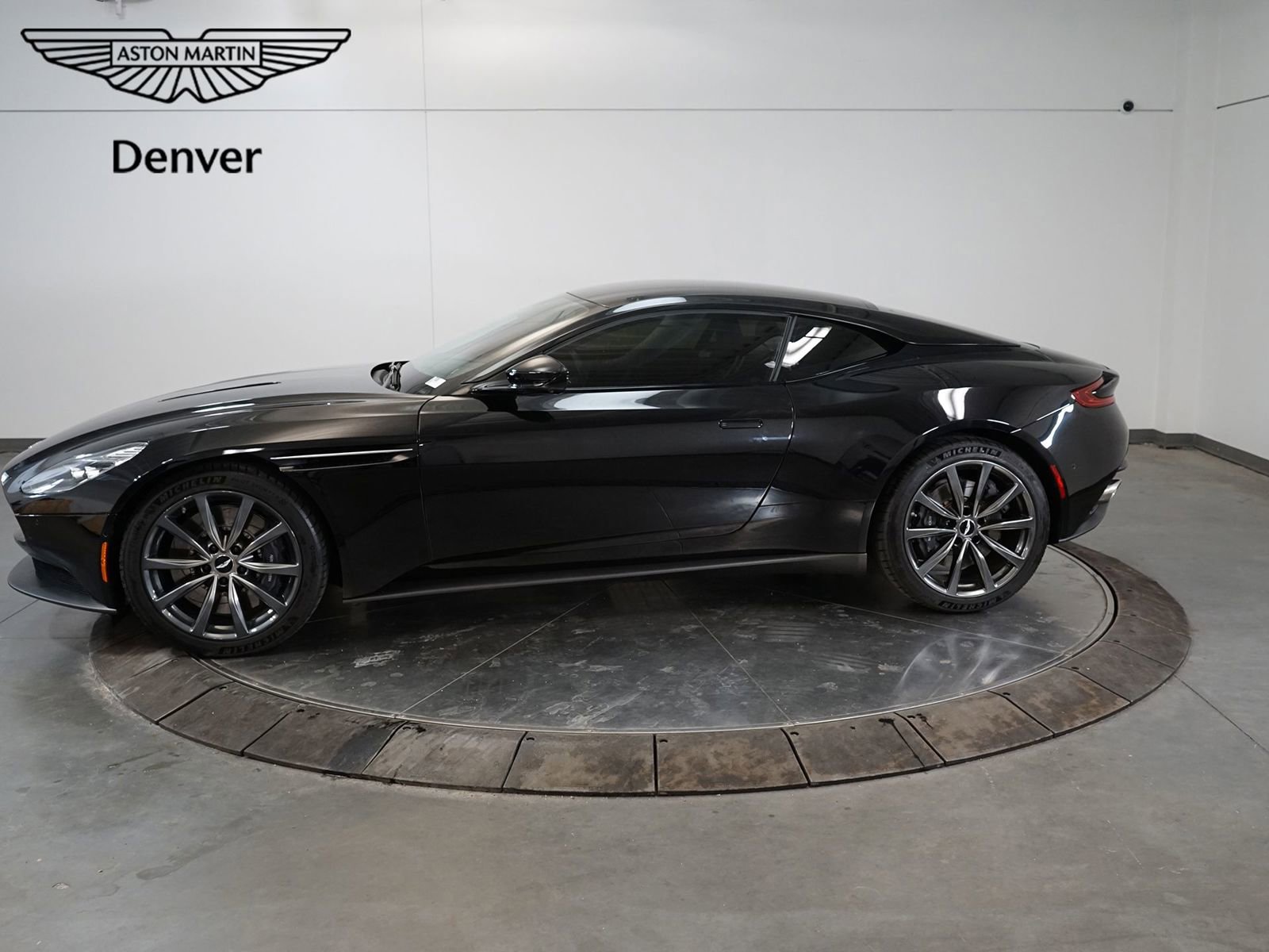 Used 2018 Aston Martin DB11 V12 image 2