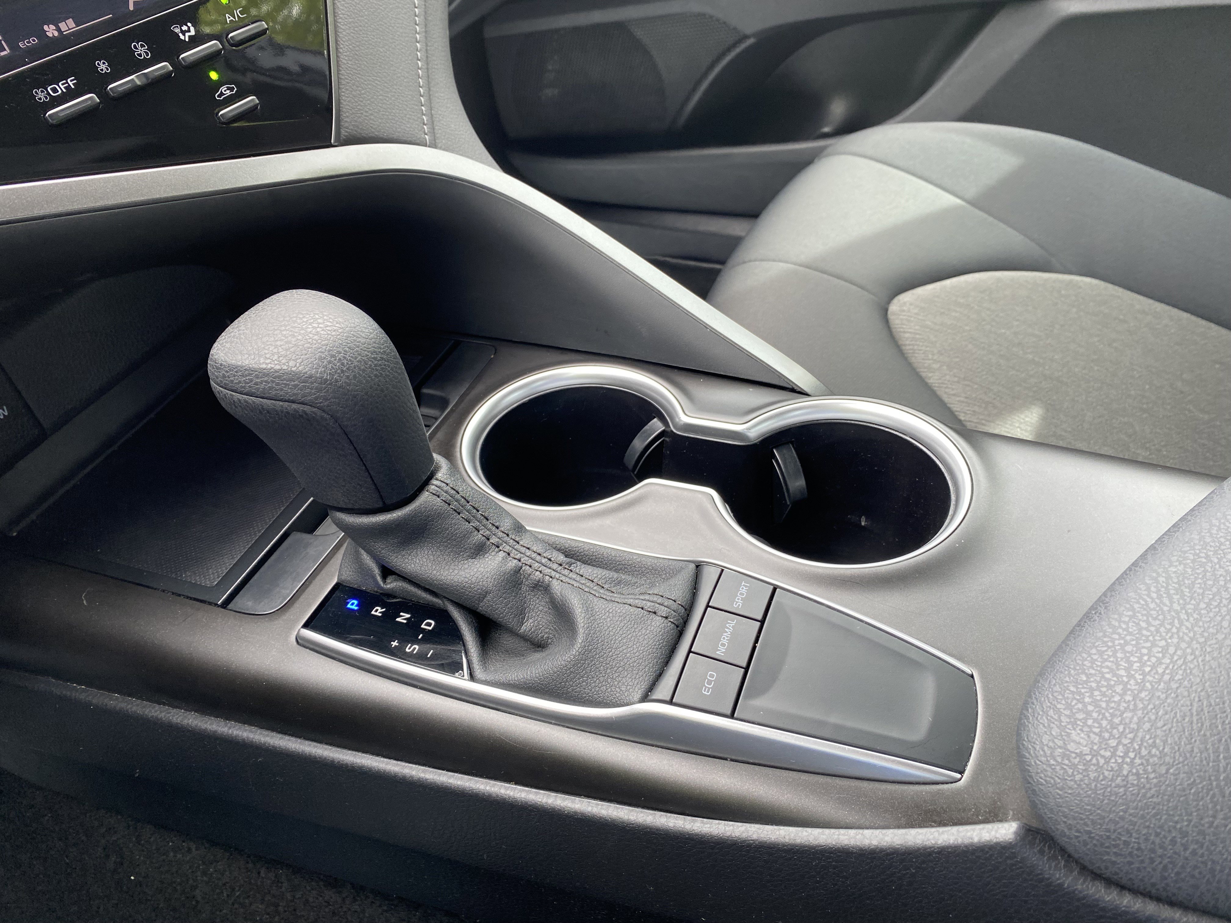 Used 2024 Toyota Camry LE w/ Convenience Package FWD image 28