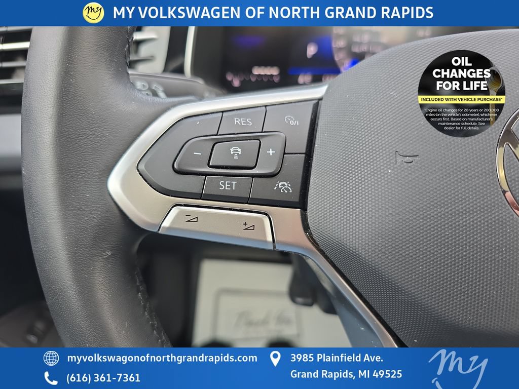 Used 2025 Volkswagen Jetta SE w/ Sunroof Package FWD image 16