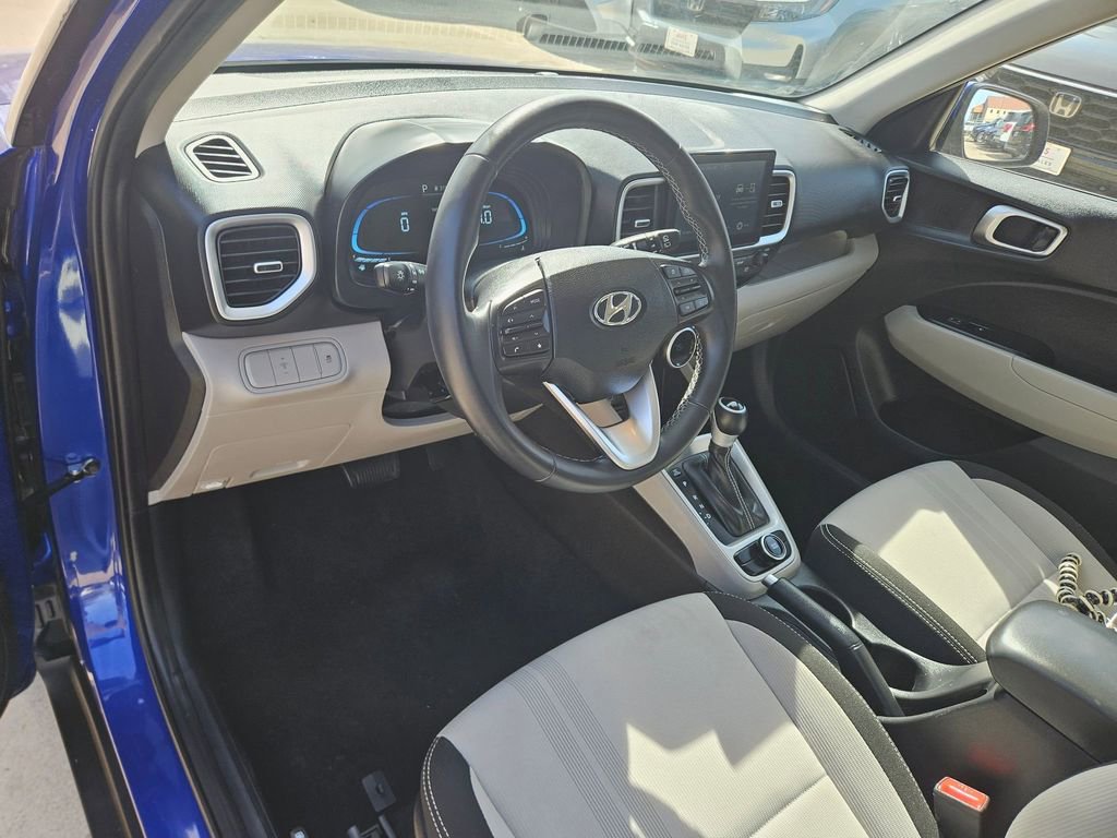 Used 2025 Hyundai Venue SEL image 13