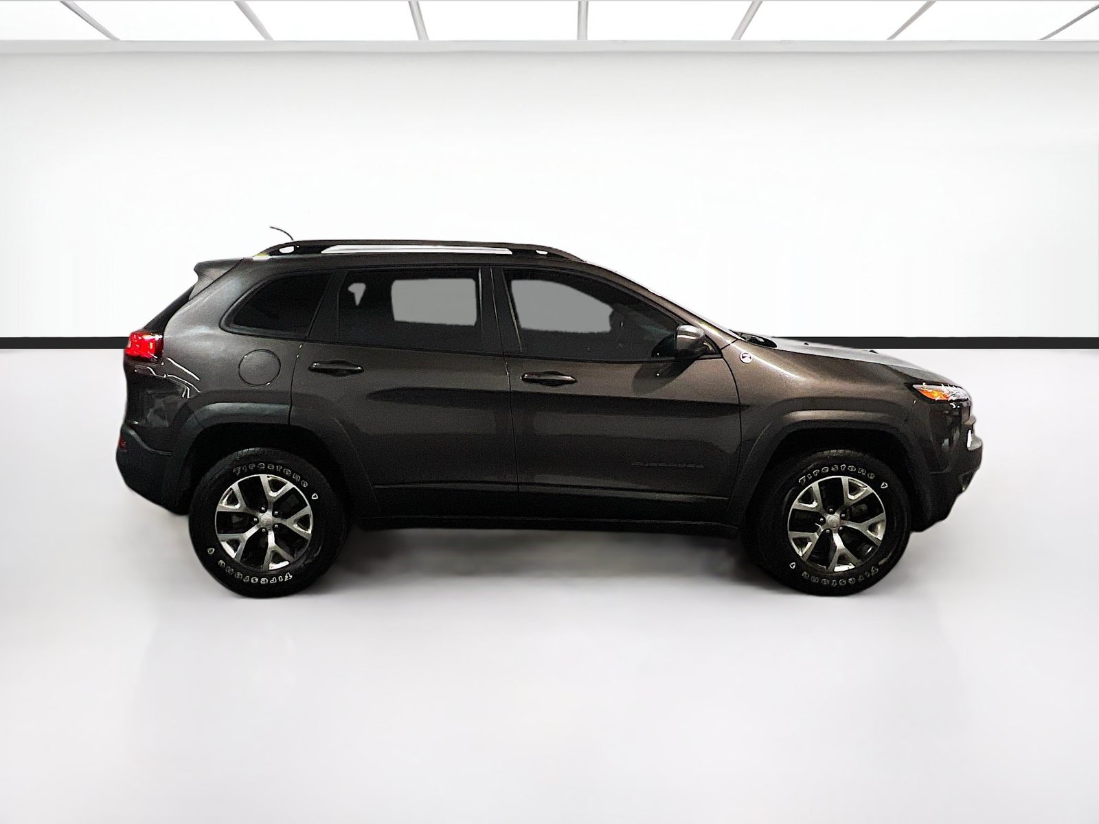 Used 2018 Jeep Cherokee Trailhawk AWD/4WD image 24