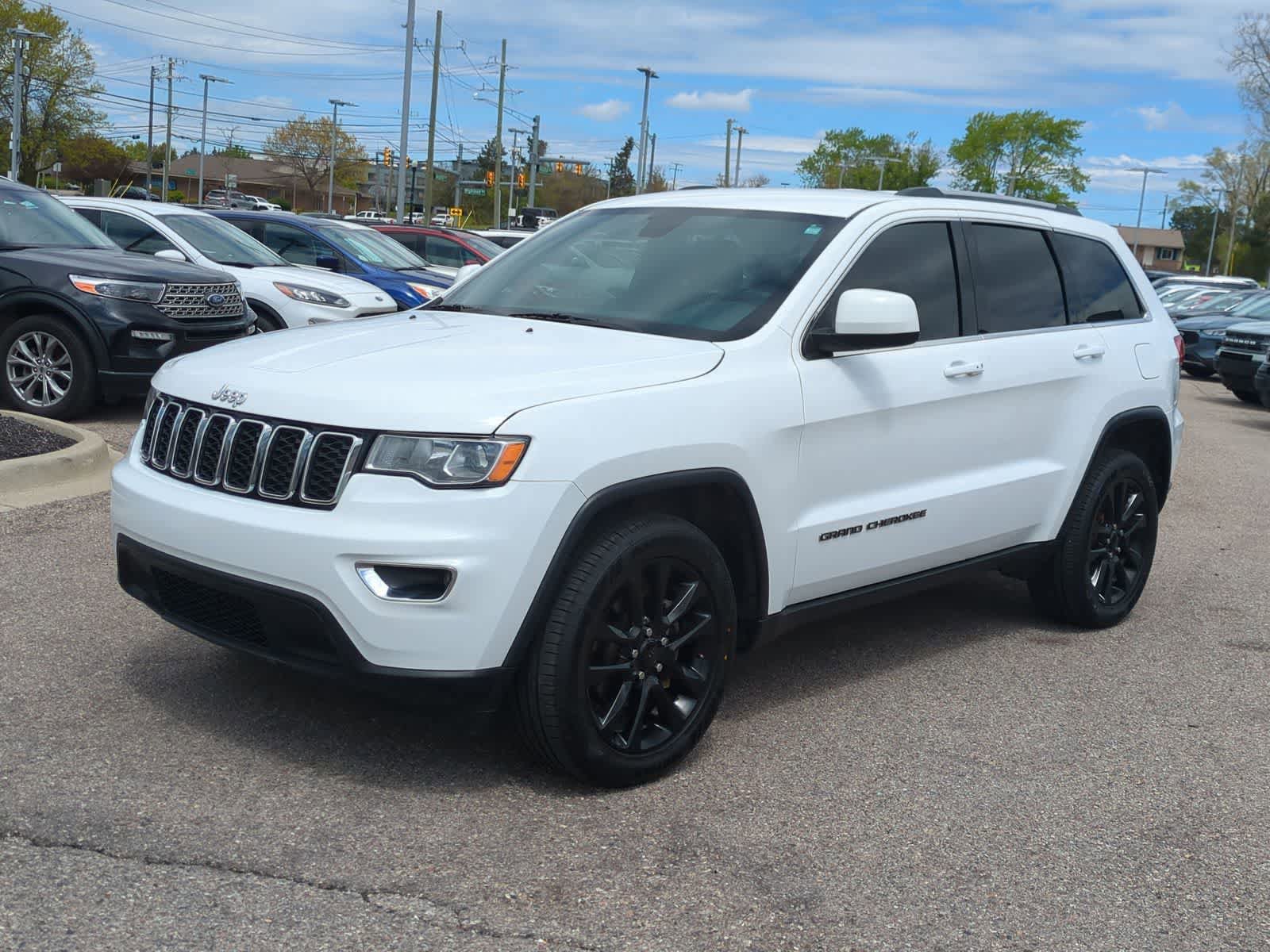 Used 2018 Jeep Grand Cherokee Laredo AWD/4WD image 4