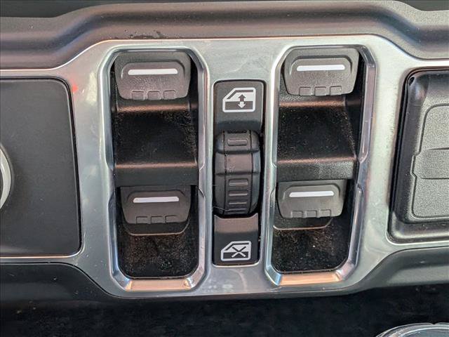 Used 2018 Jeep Wrangler Unlimited Sahara AWD/4WD image 11