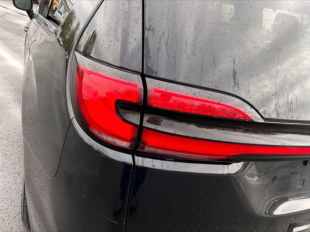 Used 2023 Chrysler Pacifica Touring-L FWD image 31