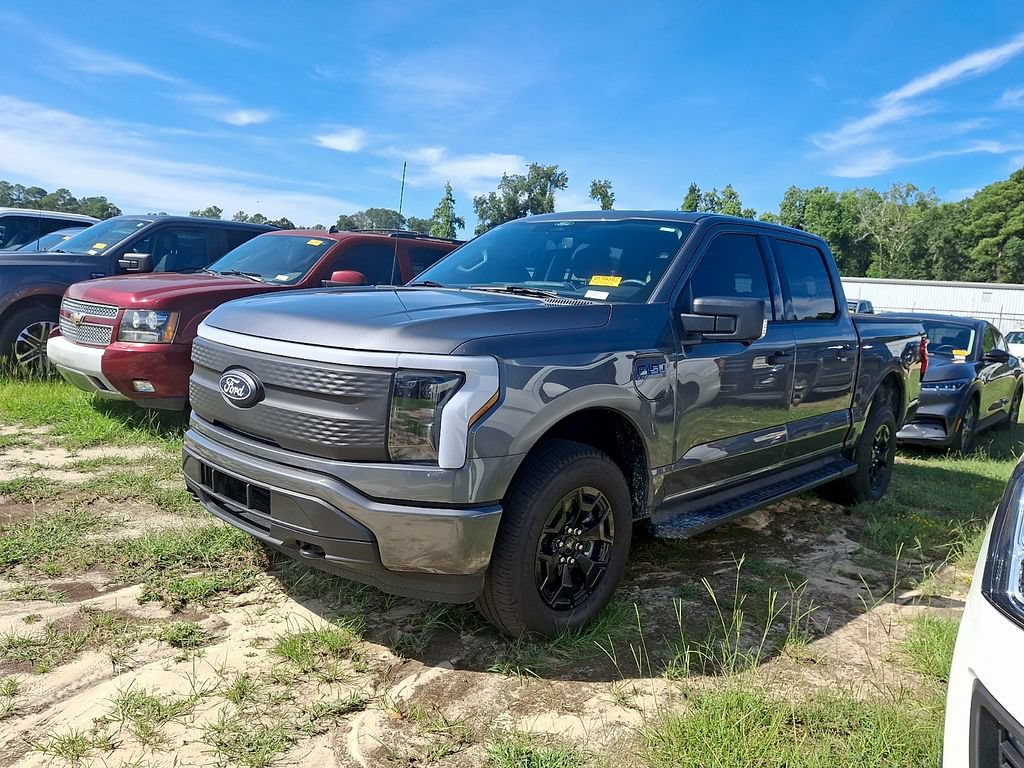 Used 2025 Ford F150 Lightning XLT AWD/4WD image 3