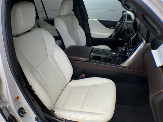 Used 2024 Lexus LX 600 4WD w/ Luxury Package image 26