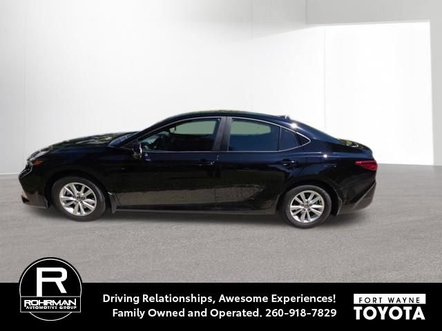Used 2025 Toyota Camry LE w/ Convenience Package FWD image 1