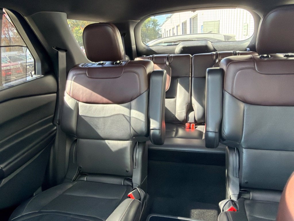 Used 2020 Ford Explorer Platinum w/ Premium Technology Package AWD/4WD image 21
