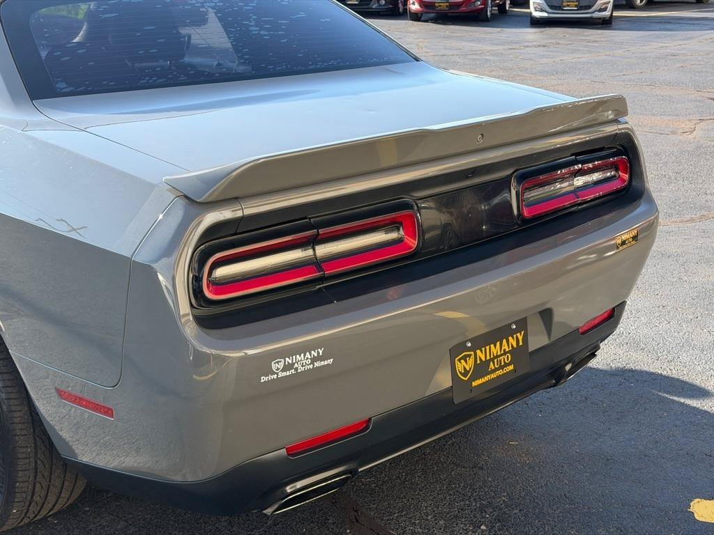 Used 2018 Dodge Challenger SXT RWD image 8