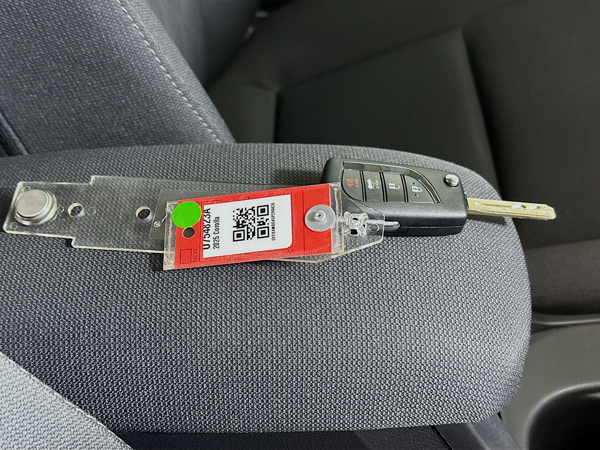 Used 2025 Toyota Corolla LE FWD image 32