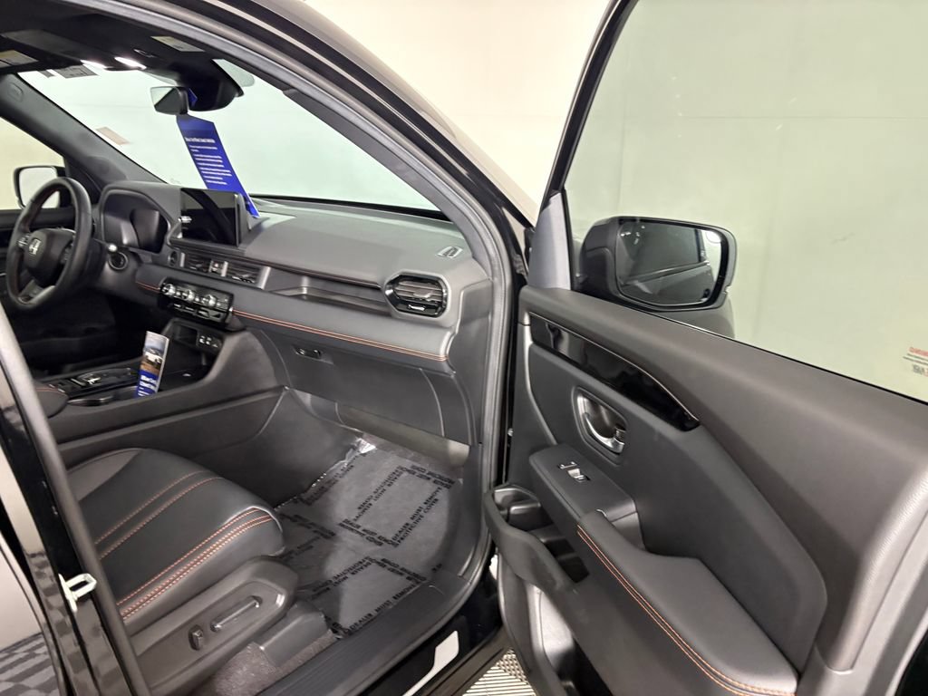 Used 2025 Honda Pilot TrailSport image 38