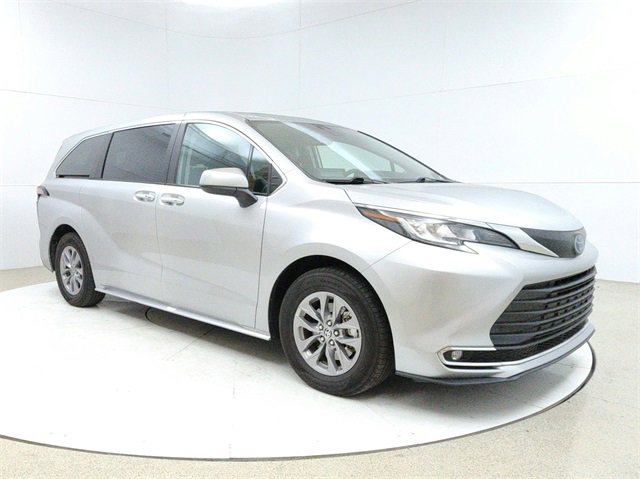Used 2022 Toyota Sienna XLE